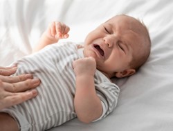 Zatvor kod beba: simptomi, uzroci i pomoć za vašu bebu image